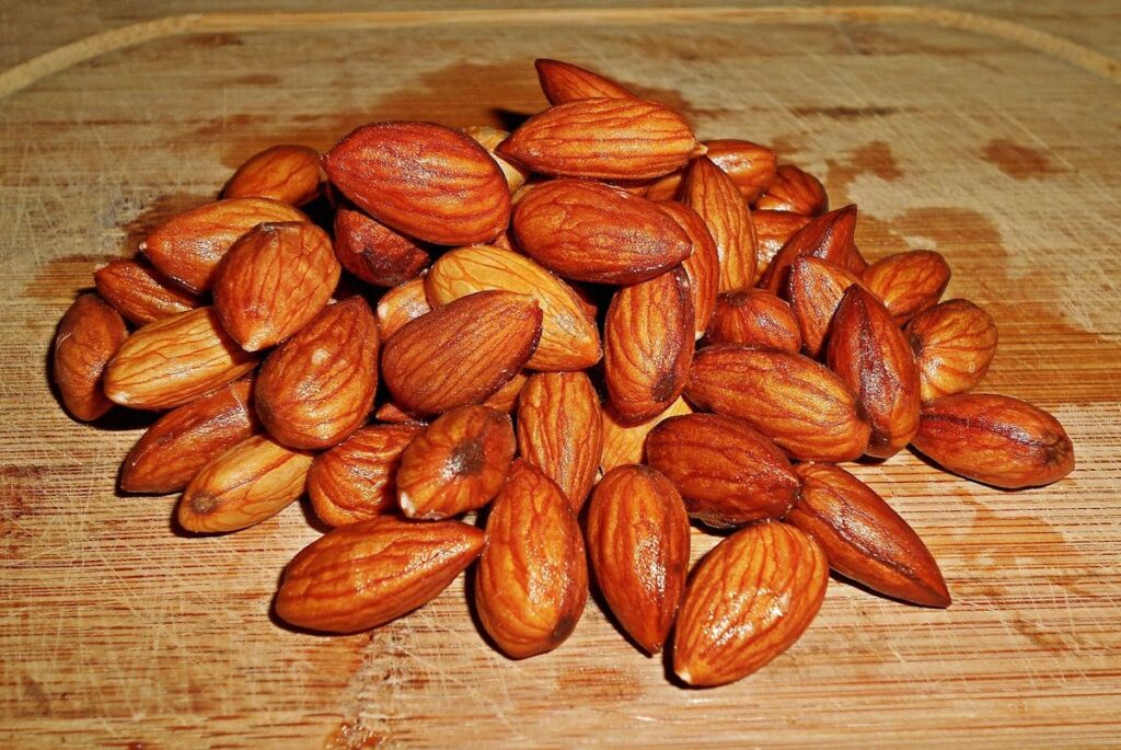 Top 12 Health Benefits of Soaked Almonds