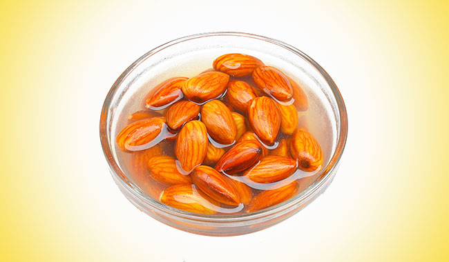 Top 12 Health Benefits of Soaked Almonds